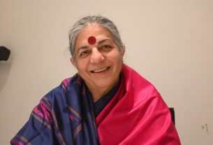Vandana Shiva: “La Terra è a un bivio”. Ecco come possiamo salvarci