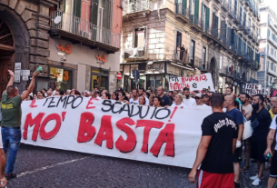 Il Comitato Vele di Scampia scende in piazza: “Fate presto!”