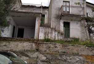 Vendo rustico in Calabria (e precisamente Longobardi): mare, campagna e montagna