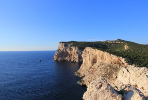 Porto Conte minacciata dal nuovo progetto di campi boe per yacht e maxi yacht