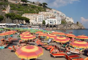 Overtourism: ecco alcune azioni per tutelare sia comunità locali che turisti