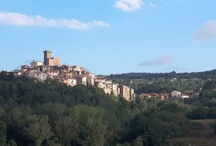 In cammino fra borghi e foreste per ritrovare il legame con la natura e un nuovo umanesimo