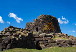 Sulla necessità di conoscerci: la mostra Nuragica e la volontà di riscoprire la storia sarda