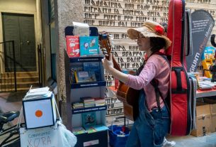 La biblioteca su due ruote KORABike regala storie in giro per le strade