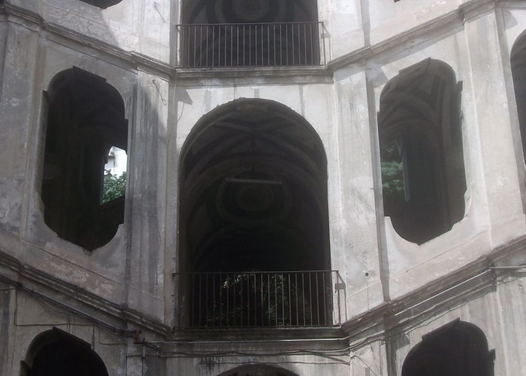 Palazzo Sanfelice CortileGrande Scalinata1