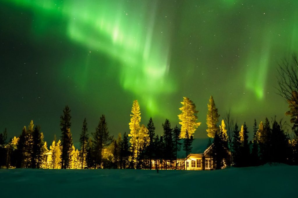 L'aurora boreale è uno degli spettacoli della natura che richiama viaggiatori da tutto il mondo